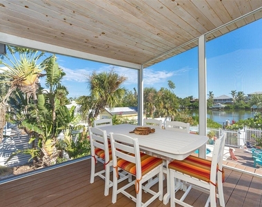 210 Bocilla Drive - Photo Thumbnail 11