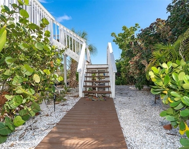 210 Bocilla Drive - Photo Thumbnail 5