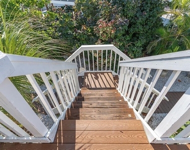 210 Bocilla Drive - Photo Thumbnail 7