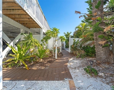 210 Bocilla Drive - Photo Thumbnail 4