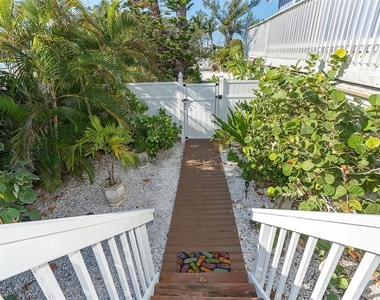 210 Bocilla Drive - Photo Thumbnail 6