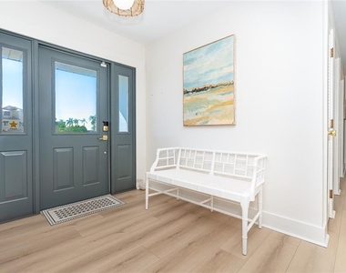320 Anchor Row - Photo Thumbnail 4