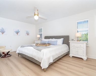 320 Anchor Row - Photo Thumbnail 21