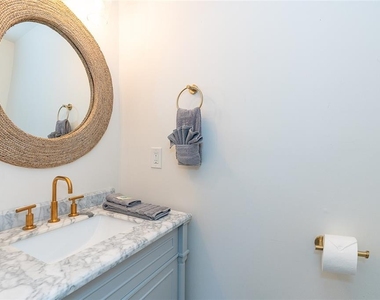 320 Anchor Row - Photo Thumbnail 33