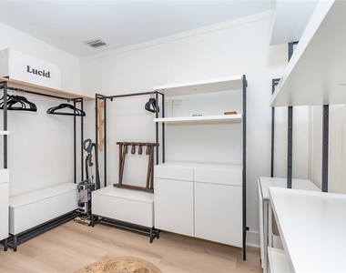 320 Anchor Row - Photo Thumbnail 26