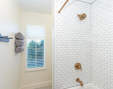 320 Anchor Row - Photo Thumbnail 29