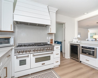 320 Anchor Row - Photo Thumbnail 13