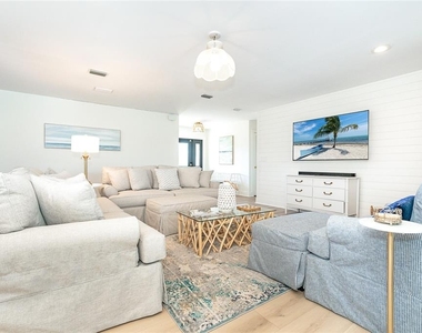 320 Anchor Row - Photo Thumbnail 6