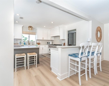 320 Anchor Row - Photo Thumbnail 9