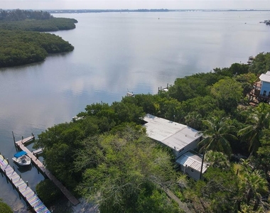 8144 Little Gasparilla Island - Photo Thumbnail 31