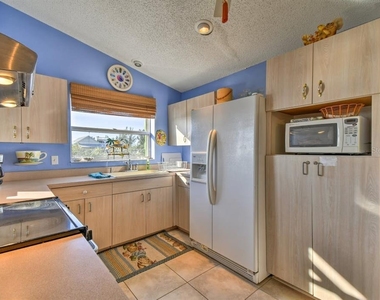 8876 Bay Street - Photo Thumbnail 5