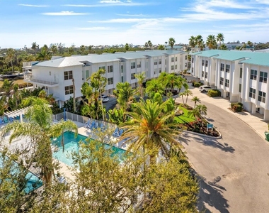8272 Harborside Circle - Photo Thumbnail 32