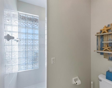 8272 Harborside Circle - Photo Thumbnail 10