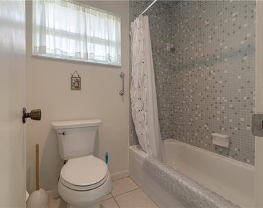 37 Oakland Hills Place - Photo Thumbnail 20