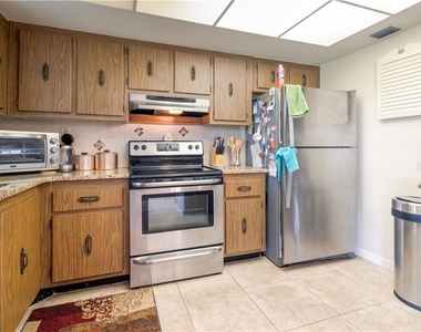 37 Oakland Hills Place - Photo Thumbnail 9