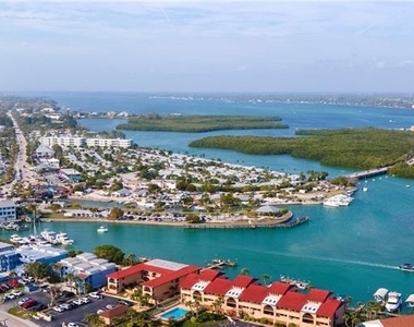 1760 Gulf Boulevard - Photo Thumbnail 5