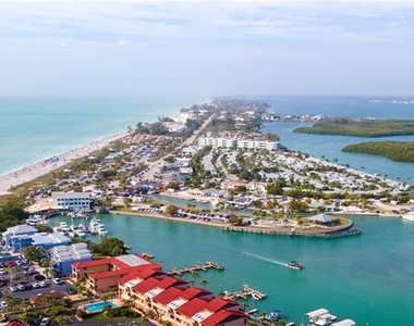 1760 Gulf Boulevard - Photo Thumbnail 4