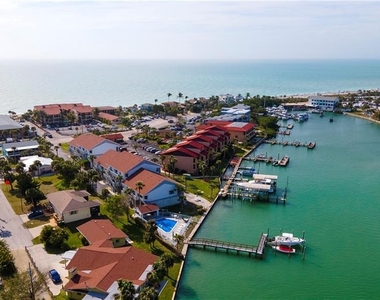 1760 Gulf Boulevard - Photo Thumbnail 3