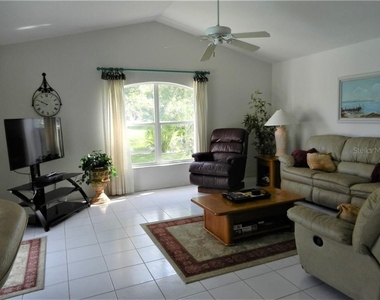 589 Rotonda Circle - Photo Thumbnail 9