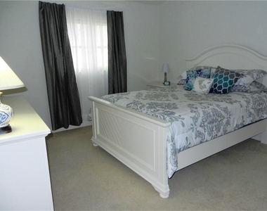 589 Rotonda Circle - Photo Thumbnail 16