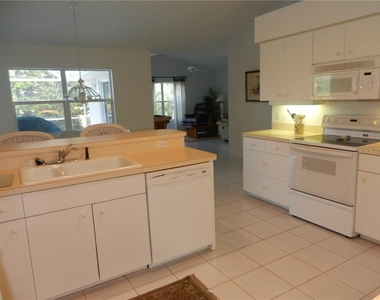 589 Rotonda Circle - Photo Thumbnail 7