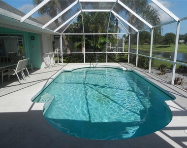 589 Rotonda Circle - Photo Thumbnail 21