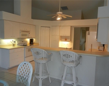 589 Rotonda Circle - Photo Thumbnail 5