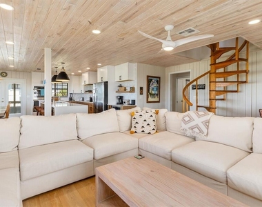 9498 Alborado Road - Photo Thumbnail 16