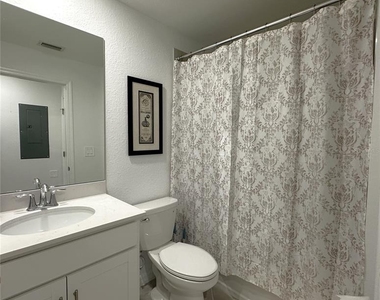 14241 Heritage Landing Boulevard - Photo Thumbnail 17