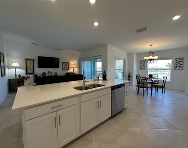 14241 Heritage Landing Boulevard - Photo Thumbnail 4