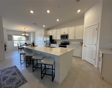 14241 Heritage Landing Boulevard - Photo Thumbnail 3