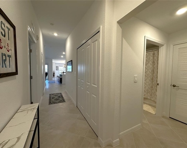 14241 Heritage Landing Boulevard - Photo Thumbnail 2