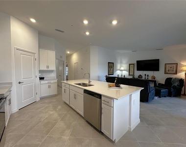 14241 Heritage Landing Boulevard - Photo Thumbnail 5
