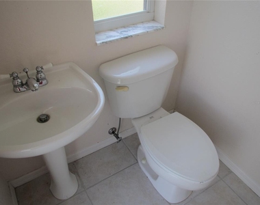 23404 Peachland Boulevard - Photo Thumbnail 13