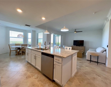 14051 Heritage Landing Boulevard - Photo Thumbnail 4