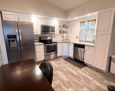 20362 Emerald Avenue - Photo Thumbnail 6