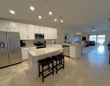 14050 Heritage Landing Boulevard - Photo Thumbnail 4