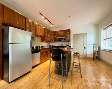 5 W Walnut Street - Photo Thumbnail 21