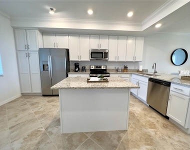 14061 Heritage Landing Boulevard - Photo Thumbnail 3