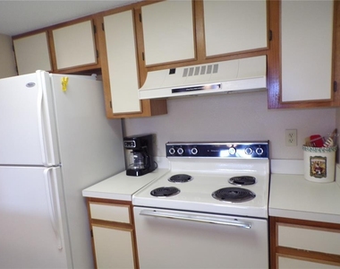 4016 Oakview Drive - Photo Thumbnail 2