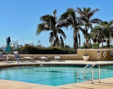 3313 Sunset Key Circle - Photo Thumbnail 4