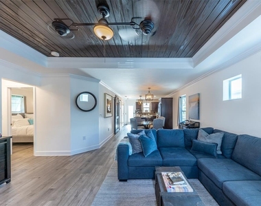 327 Harvey Street - Photo Thumbnail 10