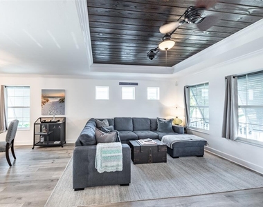 327 Harvey Street - Photo Thumbnail 7