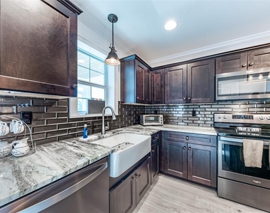 327 Harvey Street - Photo Thumbnail 16