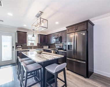 327 Harvey Street - Photo Thumbnail 14