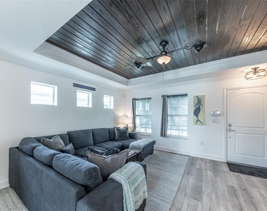 327 Harvey Street - Photo Thumbnail 6