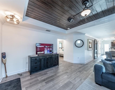 327 Harvey Street - Photo Thumbnail 9