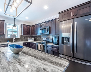 327 Harvey Street - Photo Thumbnail 15