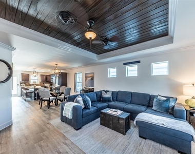 327 Harvey Street - Photo Thumbnail 8