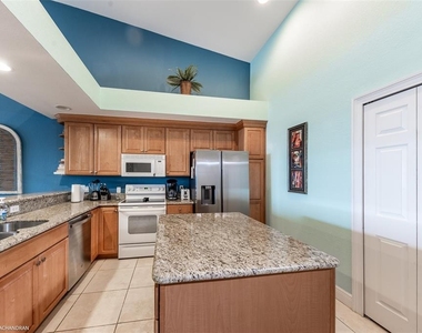 3228 Purple Martin Drive Drive - Photo Thumbnail 4